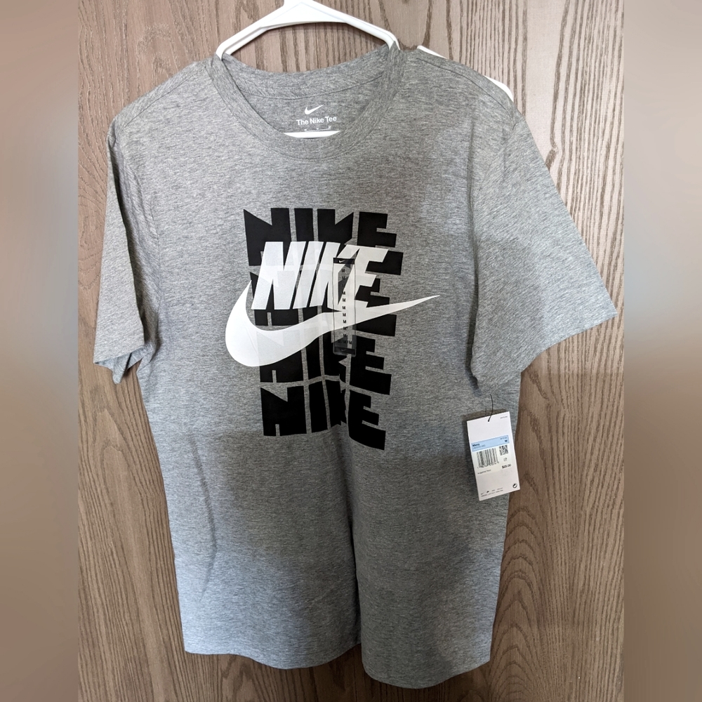 Men's medium Nike tshirt